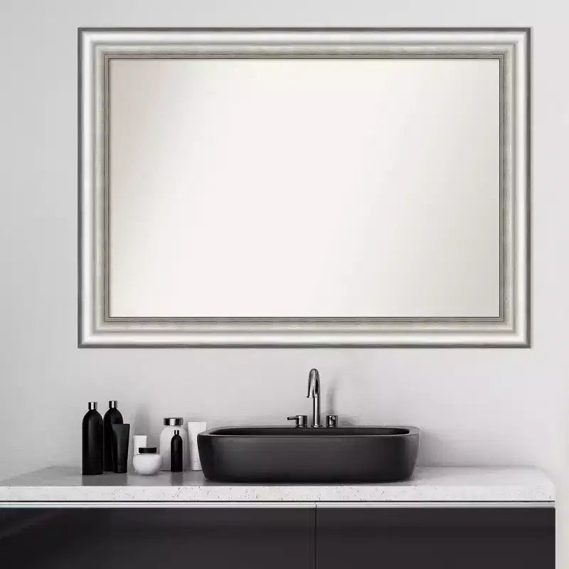 Specchio da parete per bagno in argento lucido non smussato da 41" x 29" - Amanti Art: Cornice moderna in polistirene, hardware di montaggio incluso