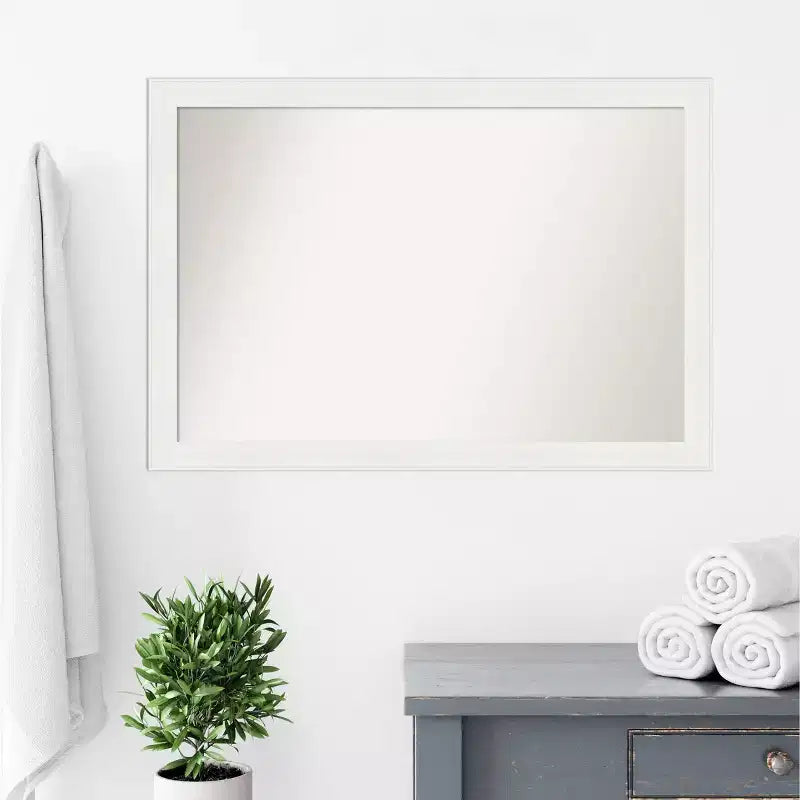 Specchio da Parete Stretto per Bagno 40" x 28" con Cornice Bianca non Smerigliata - Amanti Art: Cornice Moderna in Polistirolo, Include Ferramenta per il Montaggio