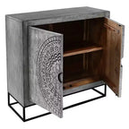 Mobile accentato Royal Hampton da 39 pollici, realizzato a mano con 2 ante, inciso con medaglione, in legno di mango grigio sabbiato, con base in ferro nero